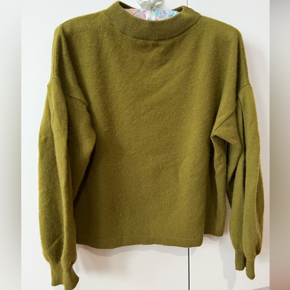 Garnet Hill Sweaters - Garnet Hill Olive Green Odette Cashmere Sweater